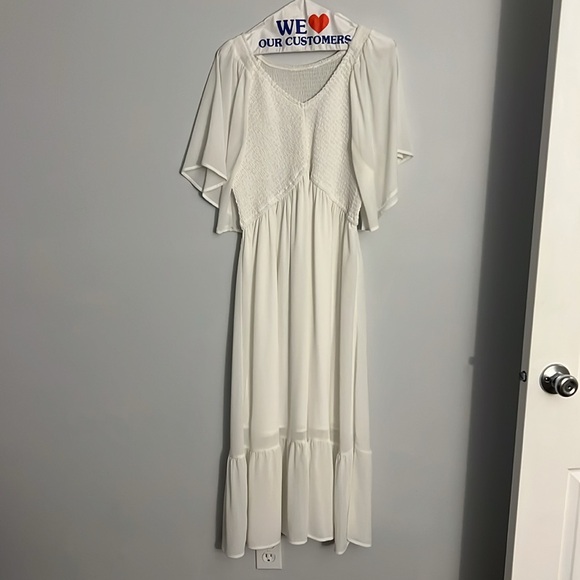 White dress - Picture 4 of 4